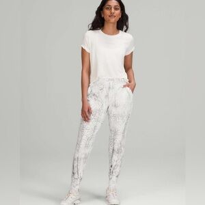 Lululemon Warm Down Jogger *7/8 Length Thread Dye White Black Cozy Sweatpants